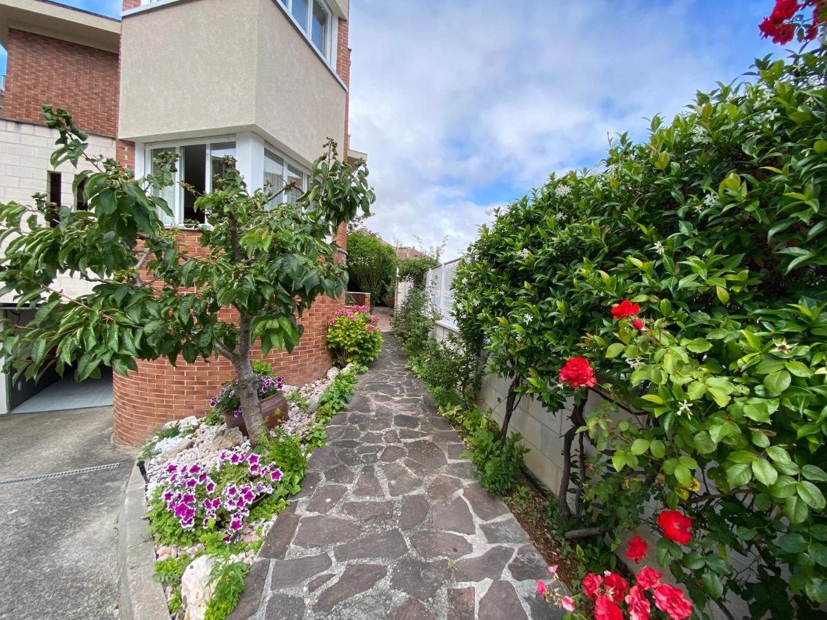 Casa Chalet Jardin Particular Ideal Grupos Y Familias Baranain Luaran gambar