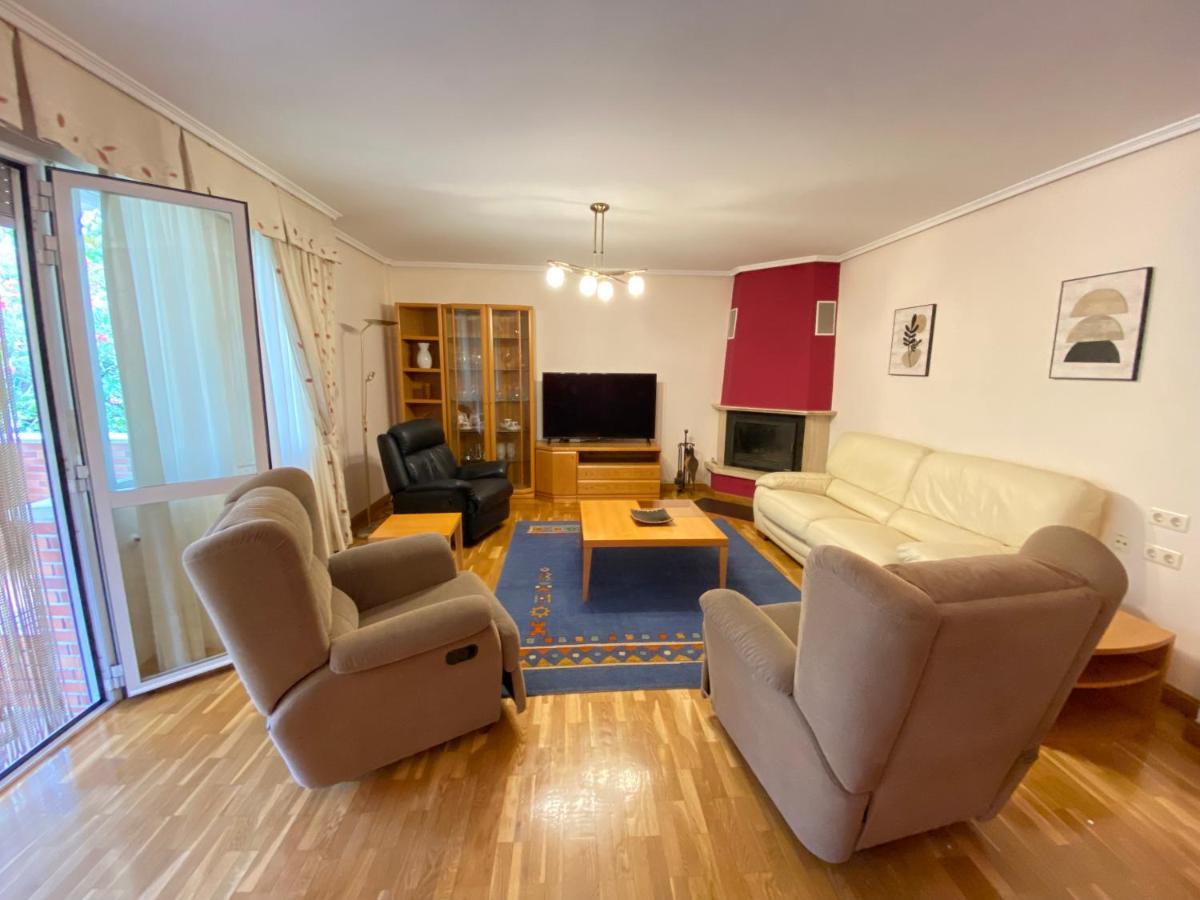 Casa Chalet Jardin Particular Ideal Grupos Y Familias Baranain Luaran gambar