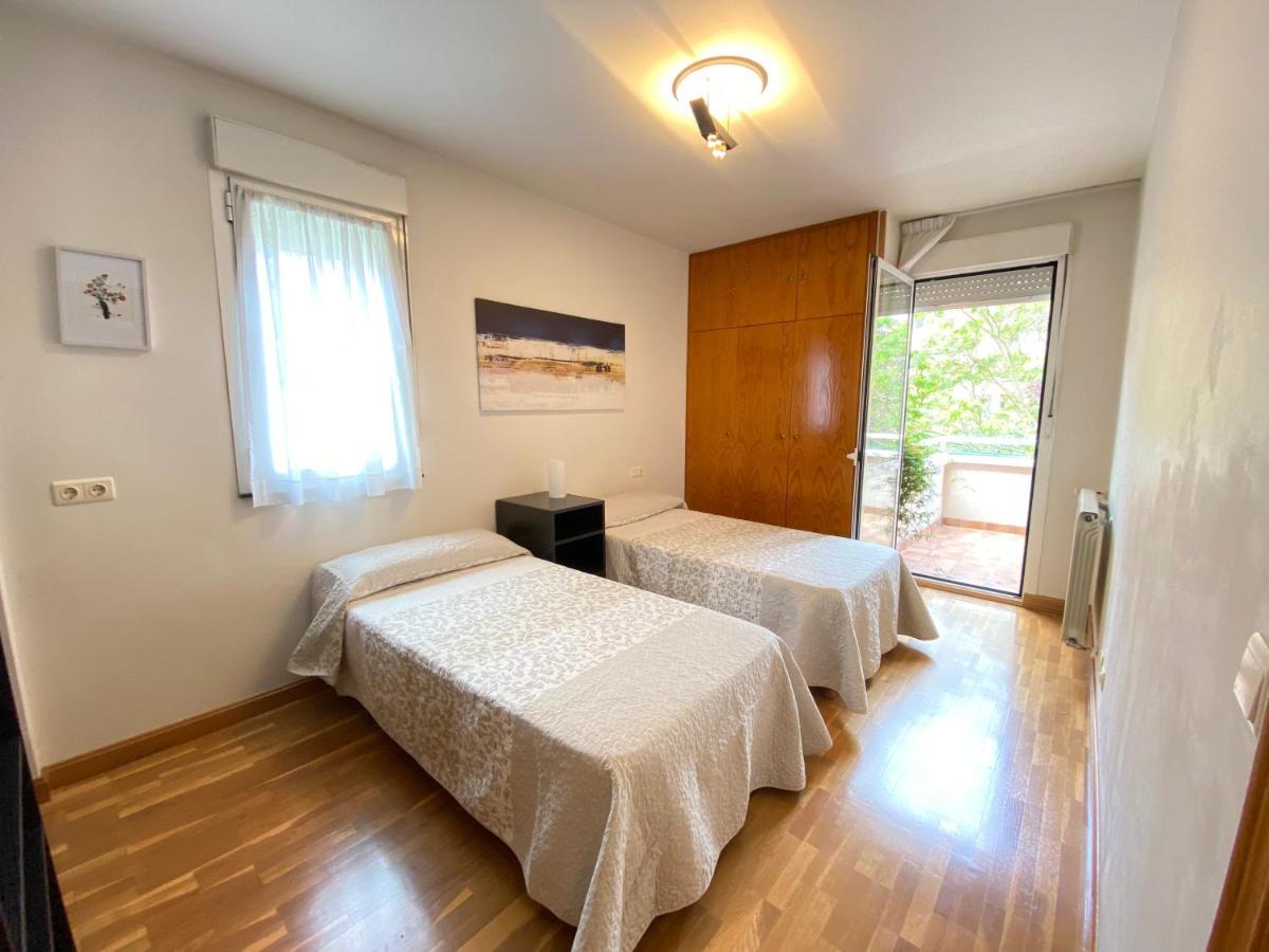 Casa Chalet Jardin Particular Ideal Grupos Y Familias Baranain Luaran gambar